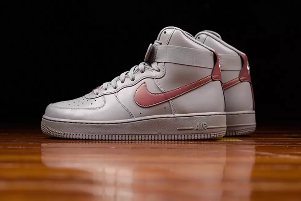 Sneakerhead: Nike Air Force 1 Pure Platinum