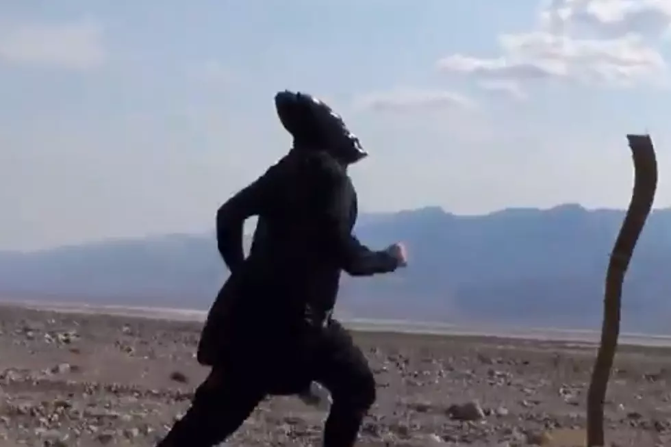 Man Dressed as Darth Vader Runs a Mile Through Death Valley’s Near 130 Degree Heat [VIDEO]