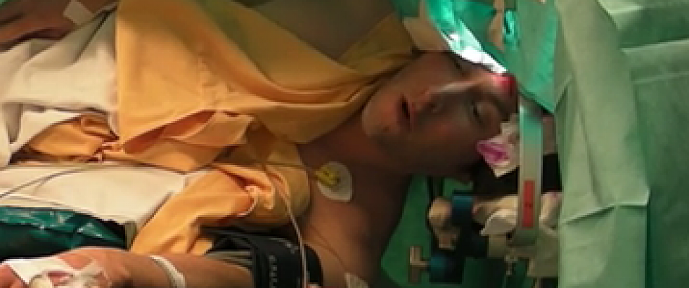 Man Performs Opera While Getting Brain Surgery [VIDEO]