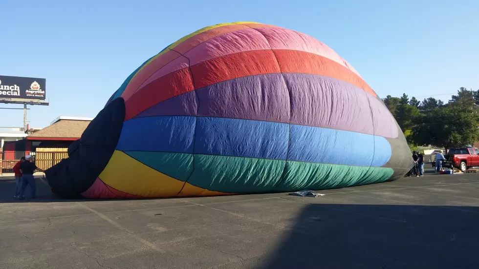 Watch This Hot-Air Balloon Inflate in 60 Seconds for the 2016 Balloon Festival