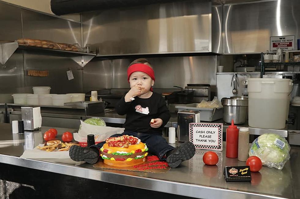El Paso Mom Wins The Internet With Adorable Chico&#8217;s Tacos And Roscoe Burgers Baby Photo Shoot