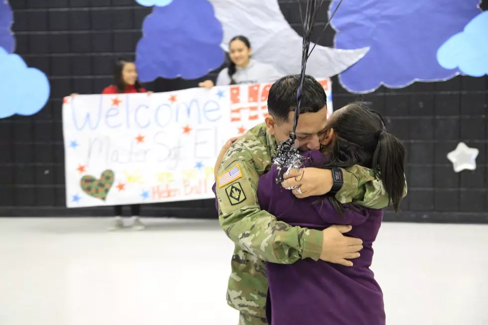 Heartwarming El Paso Elementary School Surprise Soldier Homecoming Ends in Massive Hug