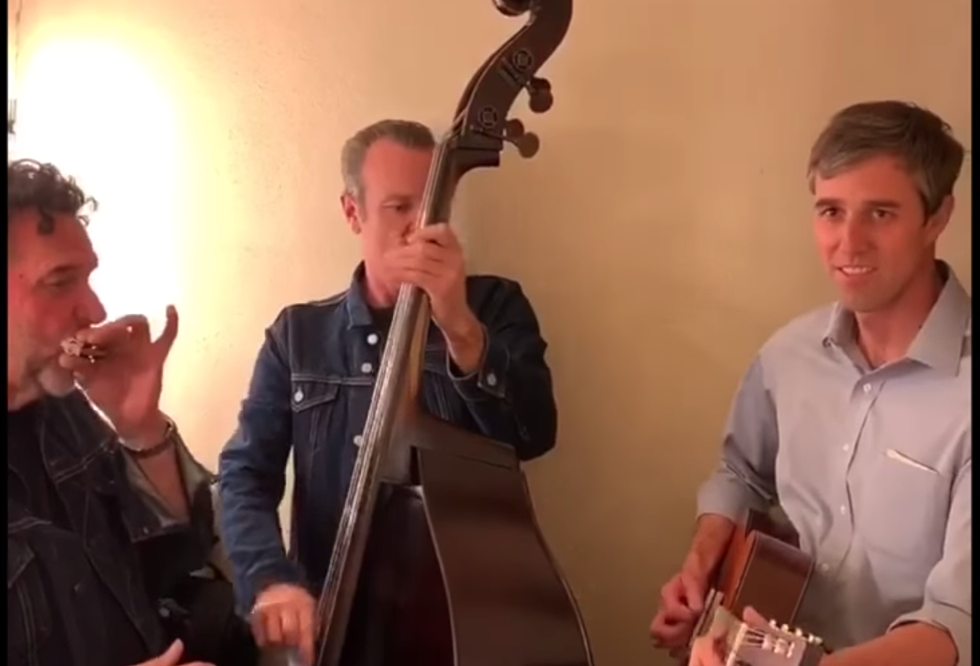 Beto O’Rourke’s Bathroom Jam with Willie Nelson’s Band Members