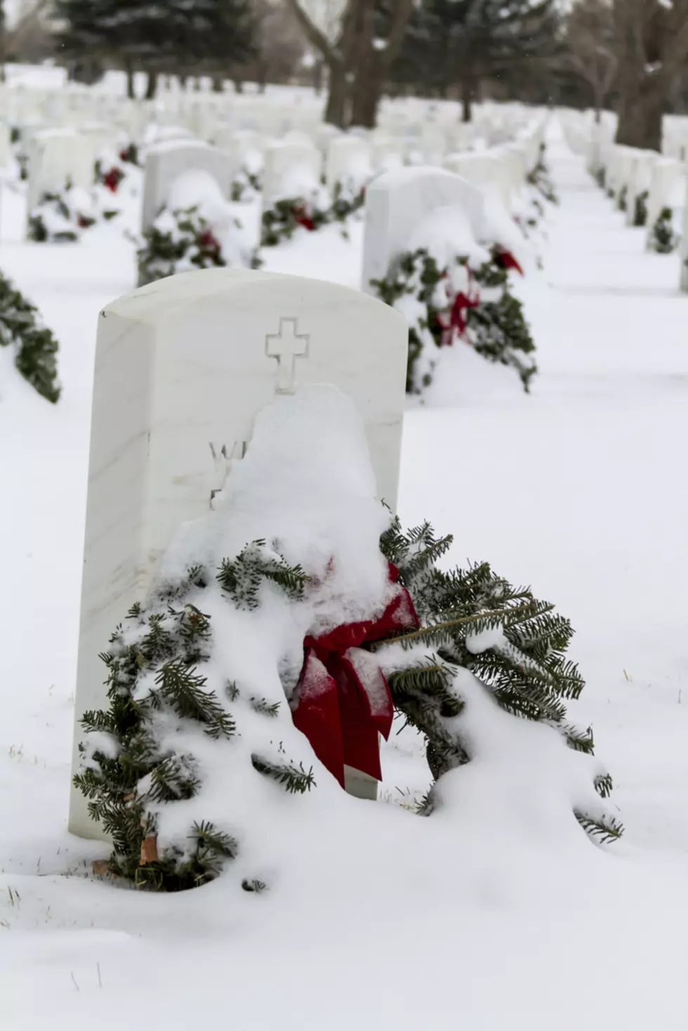 Fort Bliss Cemetery Needs Volunteers To Lay Wreaths This Weekend