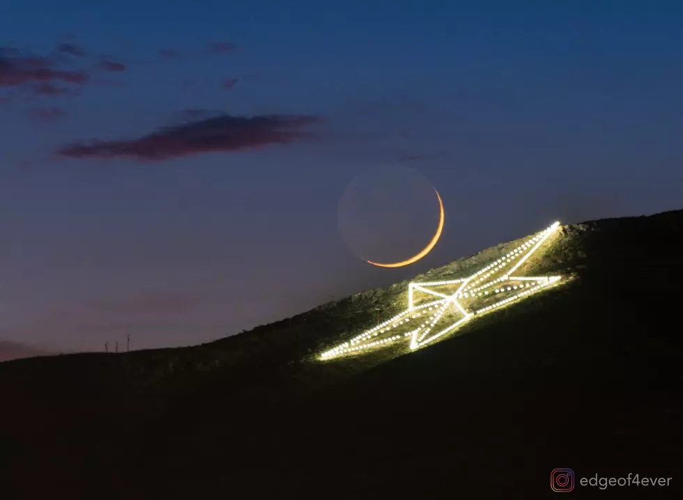 El Paso Photographer Takes Majestic Shot of the Star on the Mountain