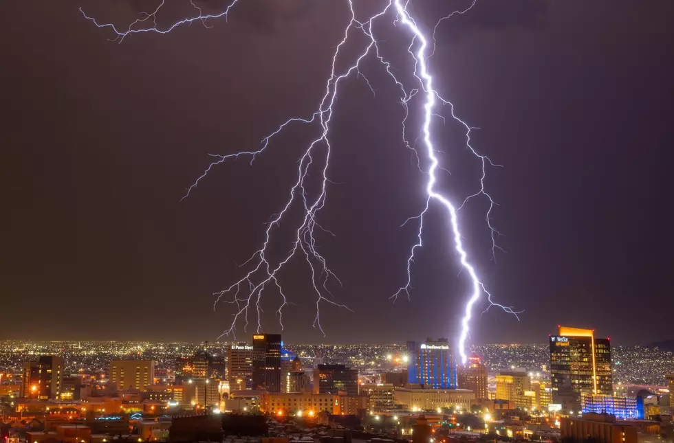 One El Pasoan Snaps A Photo Of Lightning Strike The Plaza Hotel