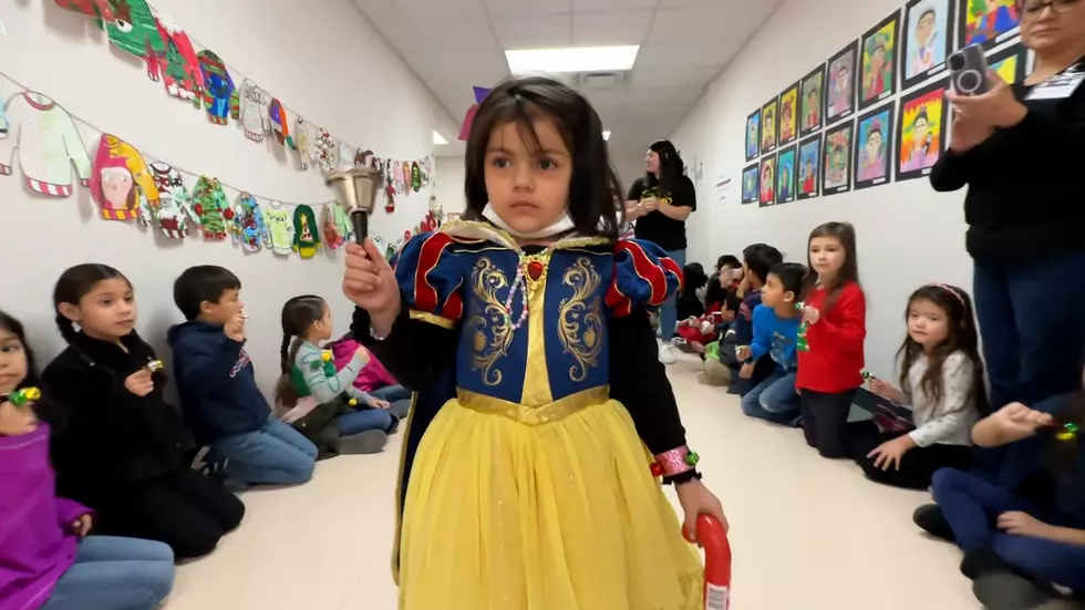 El Paso Elementary School Surprises Student with ”Ringing of the bell” Parade