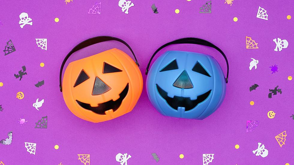 Here’s Why Texas Children Carry Different Colored Pumpkin Candy Buckets on Halloween