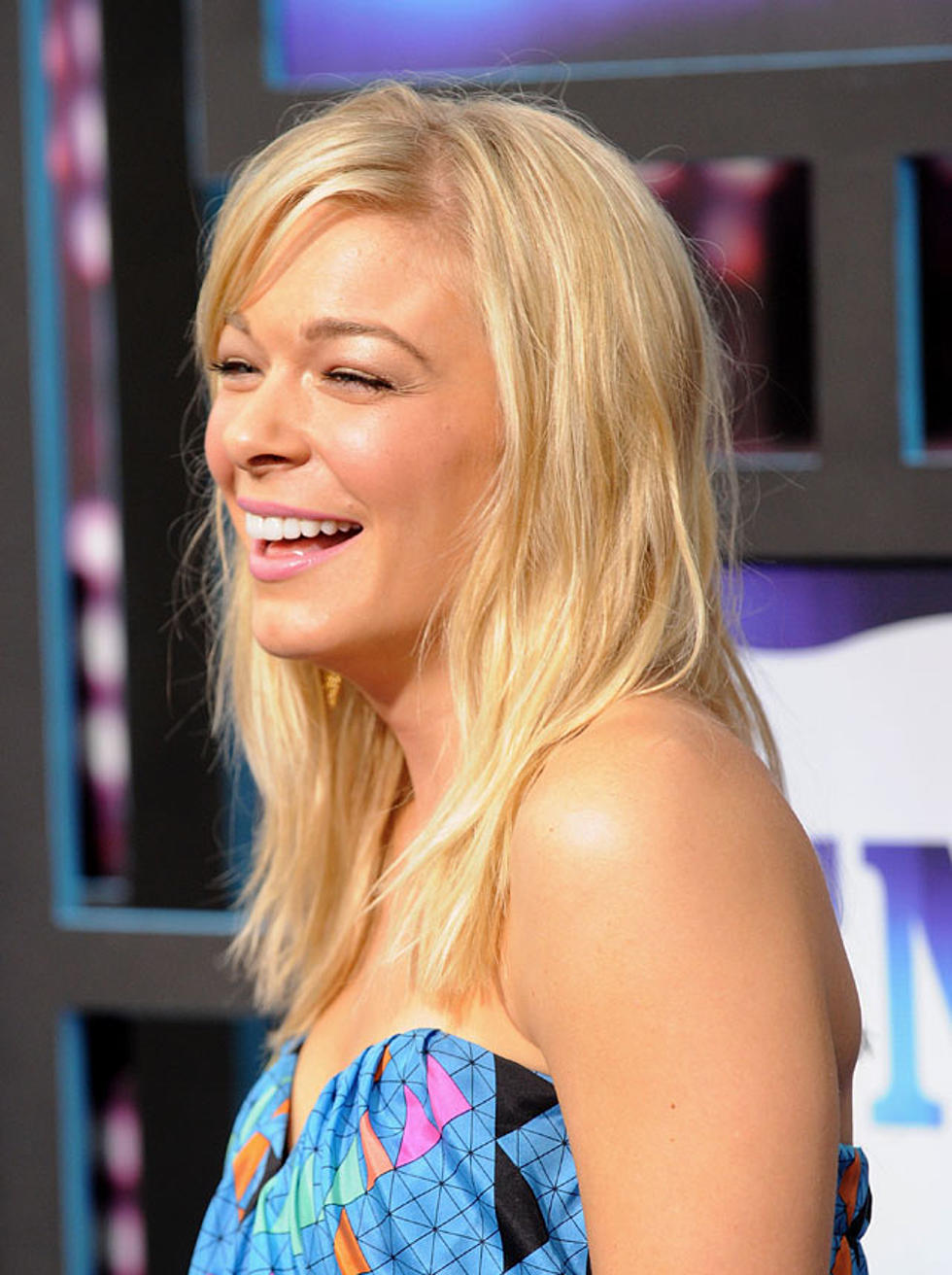 LeAnn Rimes Says She Is Not Addicted To Twitter [VIDEO &#8211; INTERVIEW]