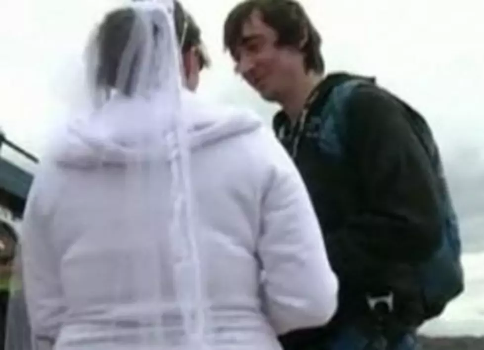 Extreme Wedding: Newlyweds Literally Jump for Joy [VIDEO]