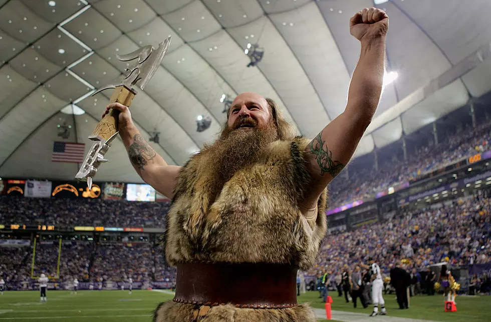 Ragnar Trades In Vikings Horns for Foam Cheesehead On Fox Sports [Watch]