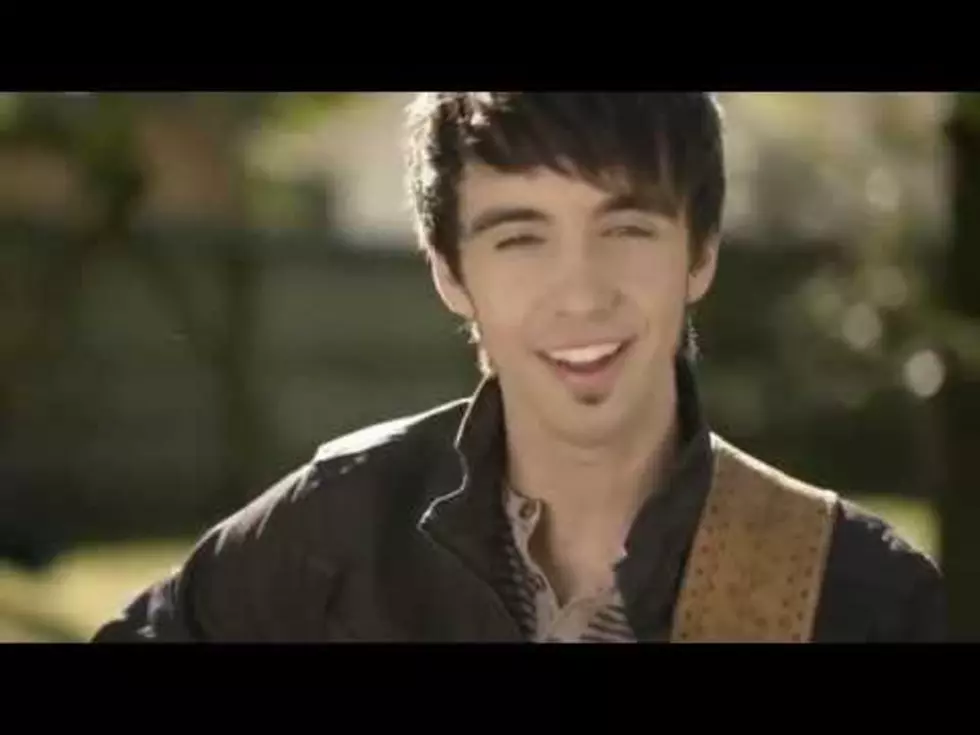 New Music Spotlight: Mo Pitney&#8217;s &#8216;Boy And A Girl Thing&#8217; [MUSIC VIDEO!]