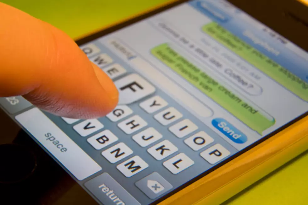 What Is Proper Texting Etiquette When You Don’t Know Who’s Texting You? [POLL]