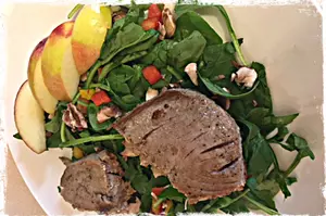 Supper Creations: Hearty Tuna Steak Apple &#038; Pepper Salad