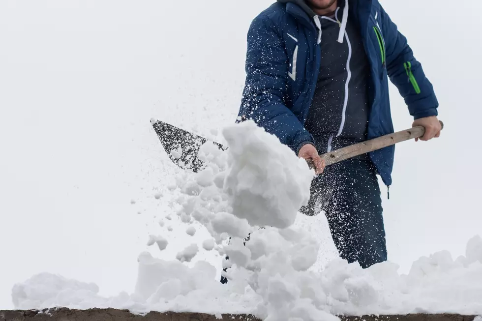 Watch Minnesota Man Ice Skating While Shoveling Driveway