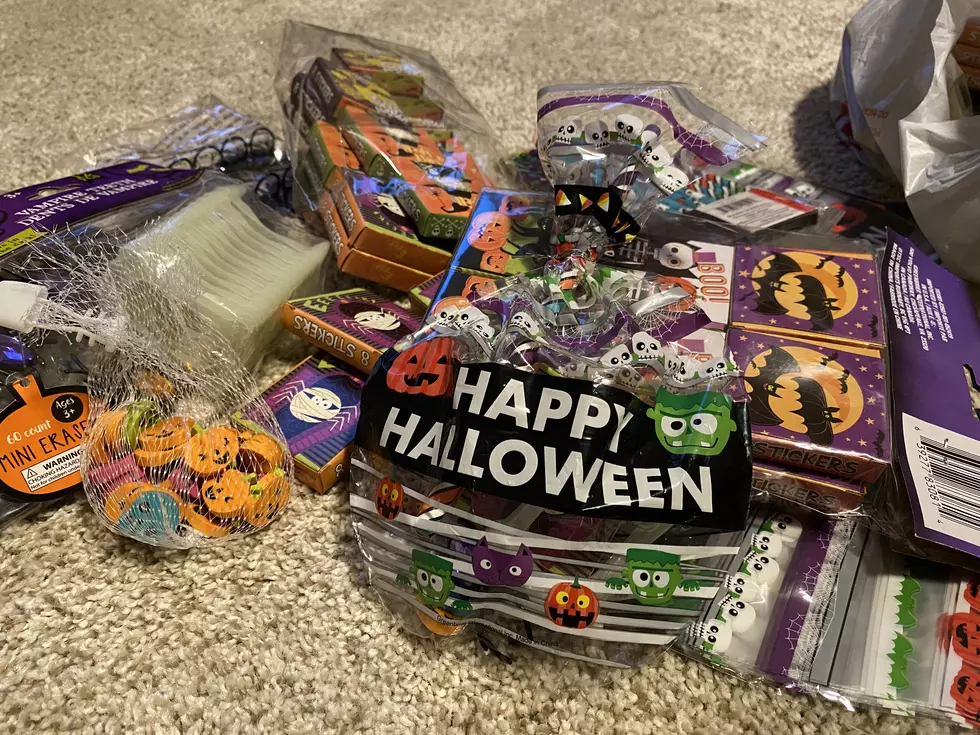 Everything in My ‘CDC Friendly’ Trick-or-Treat Bags This Year