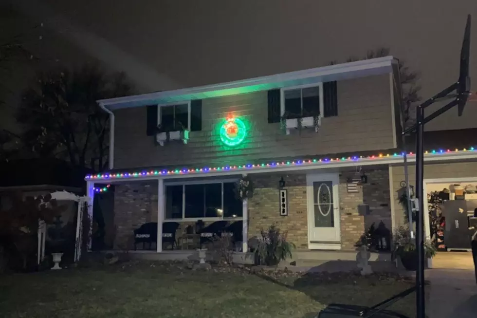 Minnesota COVID-19 Nurse Shamed For Hanging Christmas Lights