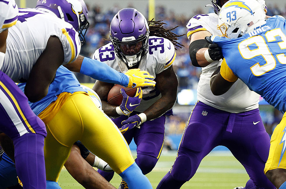 Cousins Throws 2 TDs, Vikings Bounce Back to Beat Chargers
