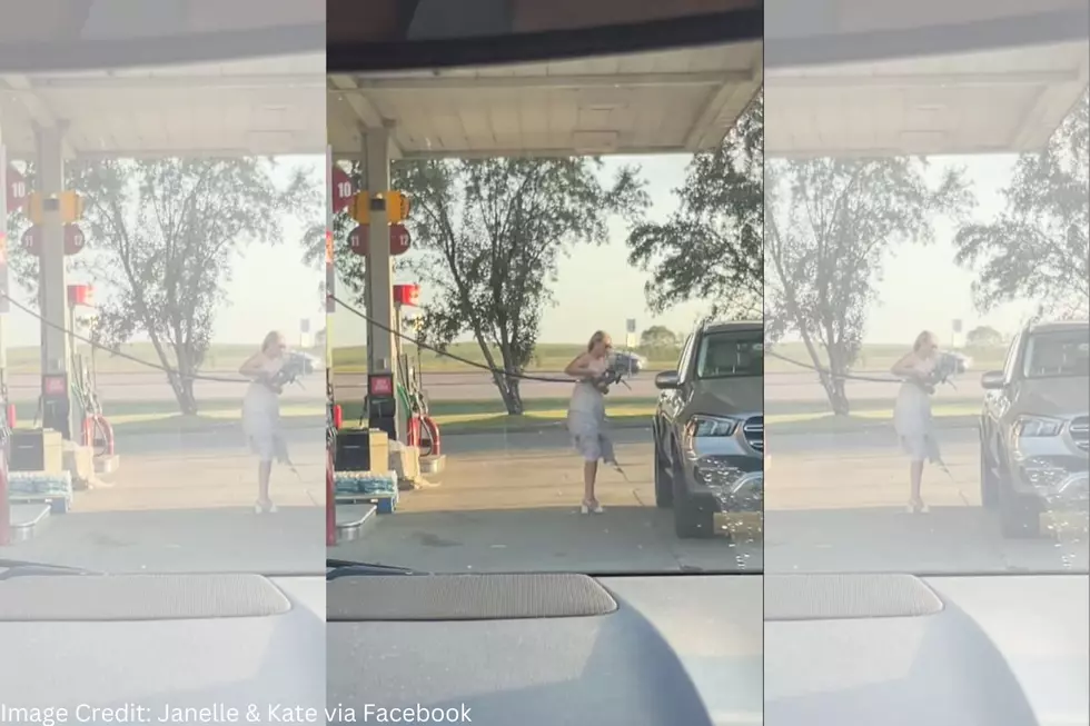 Woman With Minnesota Plates Can't Figure Out How To Pump Gas