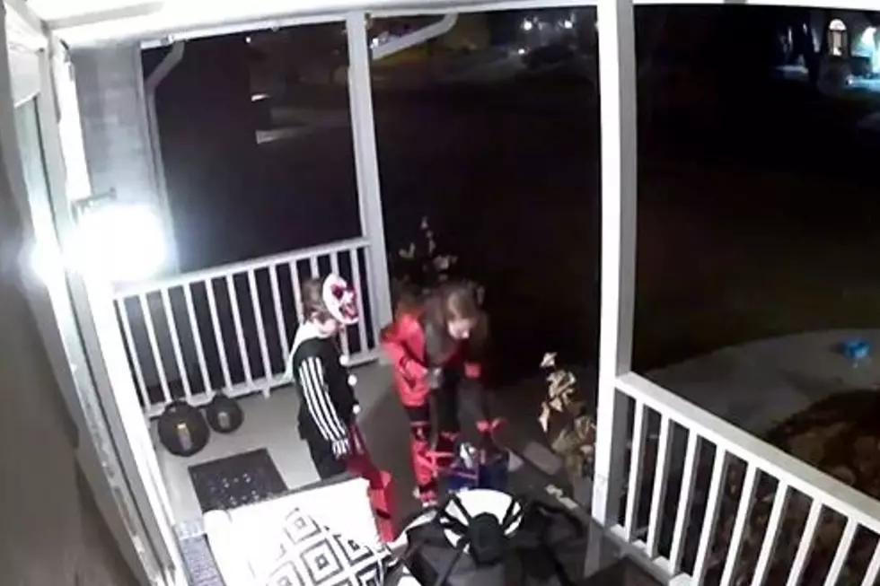 Adorable Minnesota Trick-Or-Treater Fills A House’s Empty Bowl For Halloween