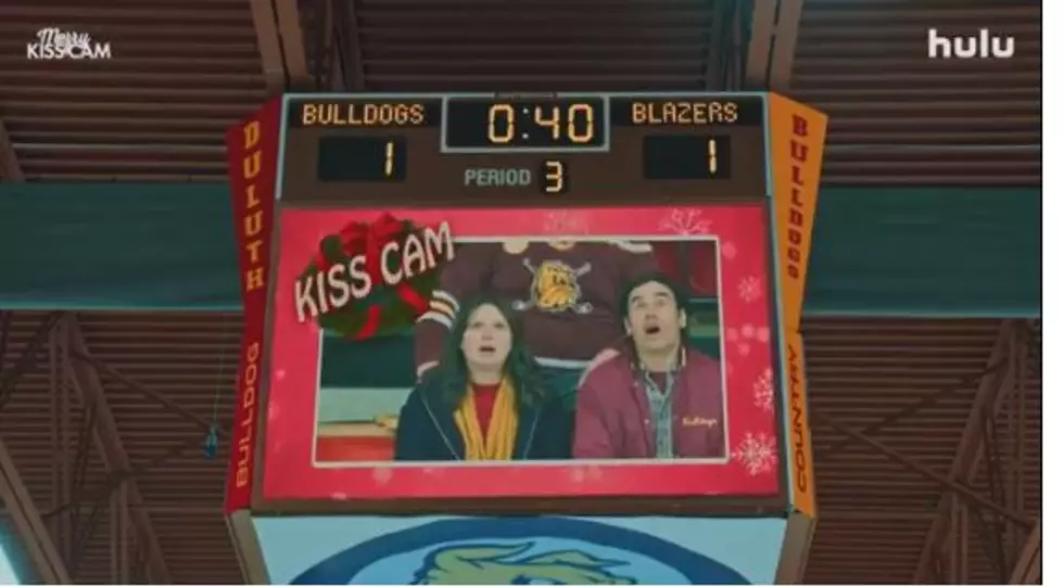 Like Kiss Cams? A New Holiday Movie Filmed In Minnesota Is Streaming On Hulu!