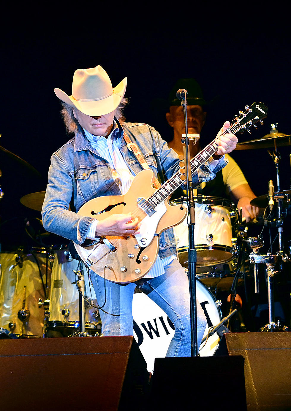 Here’s What You Should Know Before You Go: Dwight Yoakam At The Ledge