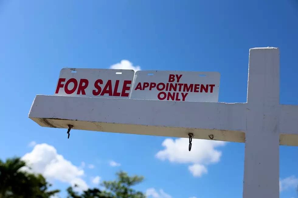 Minnesota Realtor Is Fed Up With People Knocking Sign Over