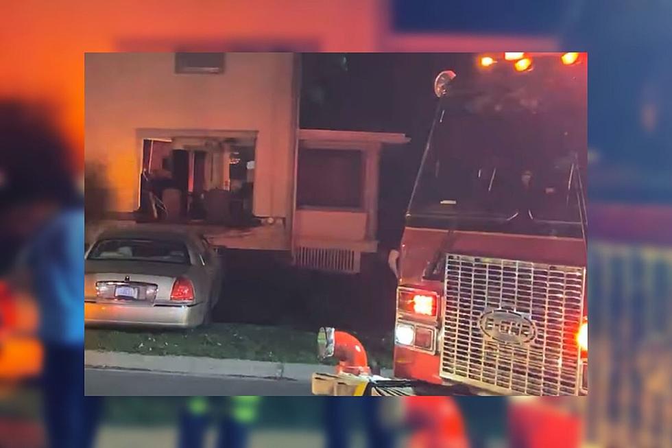 VIDEO: Car Crashes Into Battle Creek Home