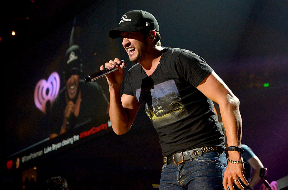 Check Out Luke Bryan&#8217;s Abs In This Sexy New Video