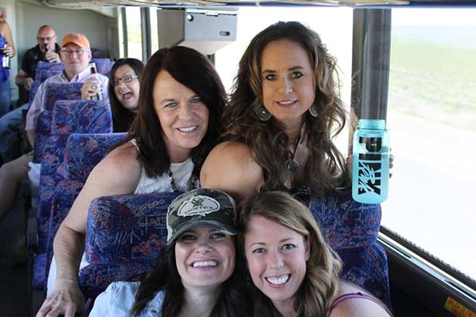 WOW Country Fun Bus to Jackpot for Thompson Square