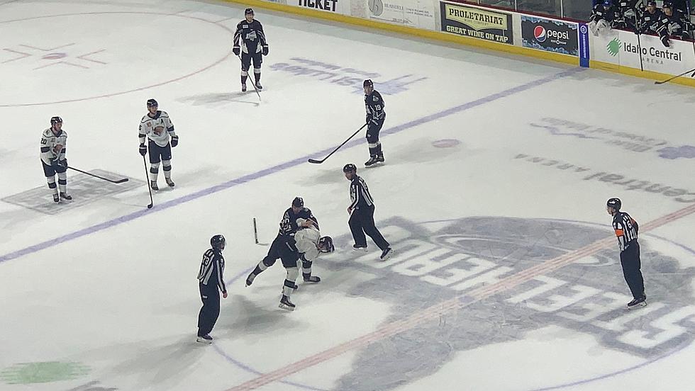VIDEO – Hockey Fight on the Ice Idaho Stealhead Player VS. Utah Grizzlies Player