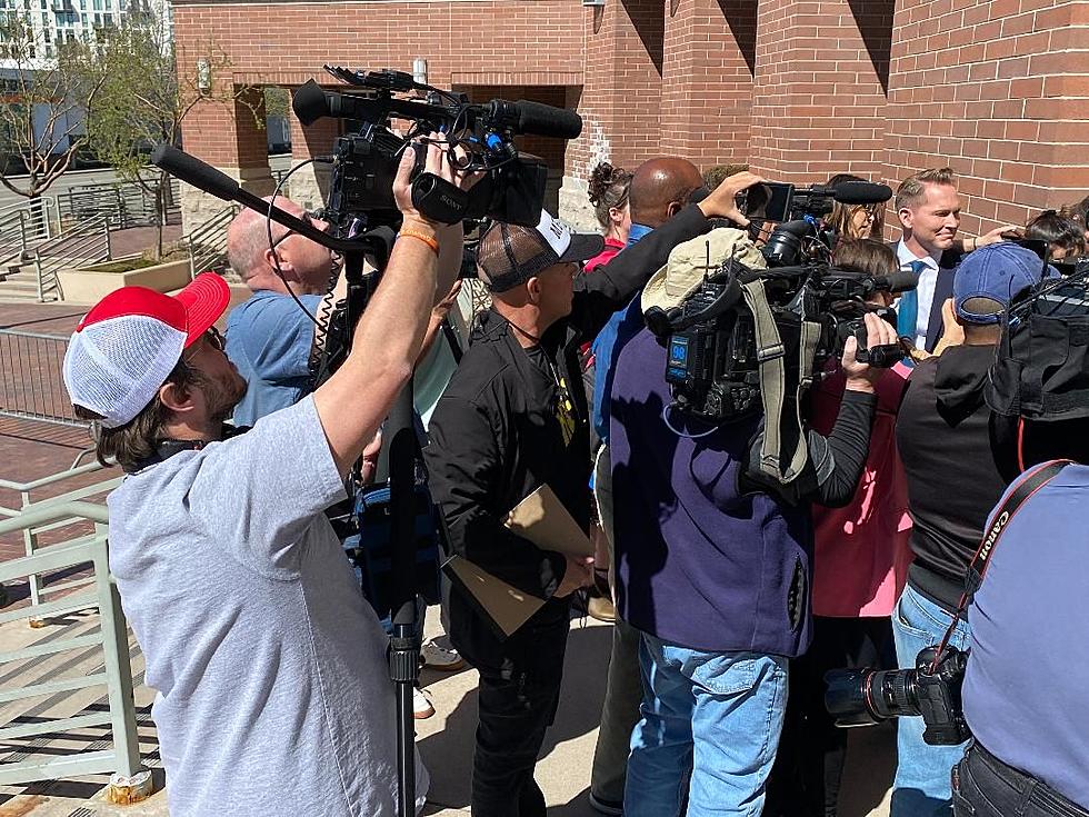 Lori Vallow’s Trial Draws Overwhelming Media Attention [photos]