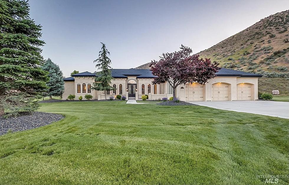 Live Like A Real Housewife In This Boise Villa