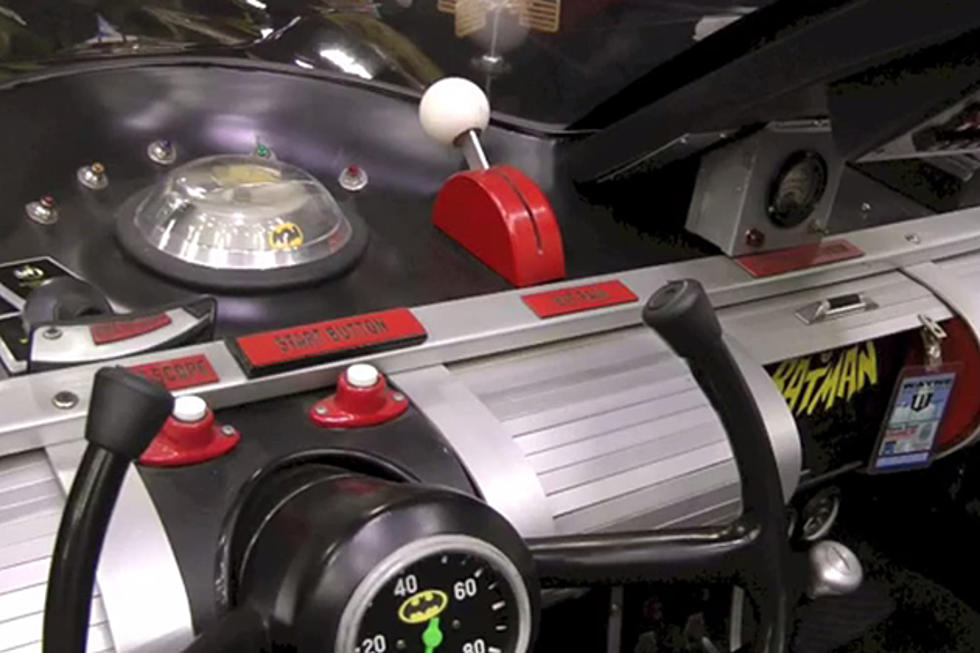 Custom-made 1966 Batmobile at Wizard World Comic Con [VIDEO]