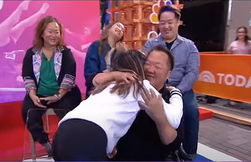 Watch Heartwarming Moment Suni Lee Gives Father Her Gold Medal