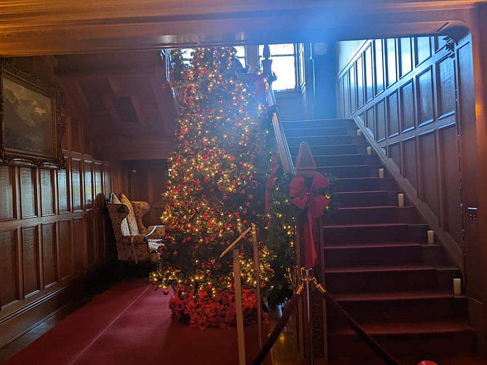 Take A Tour of Glensheen in Minnesota With Holiday Decor [GALLERY]