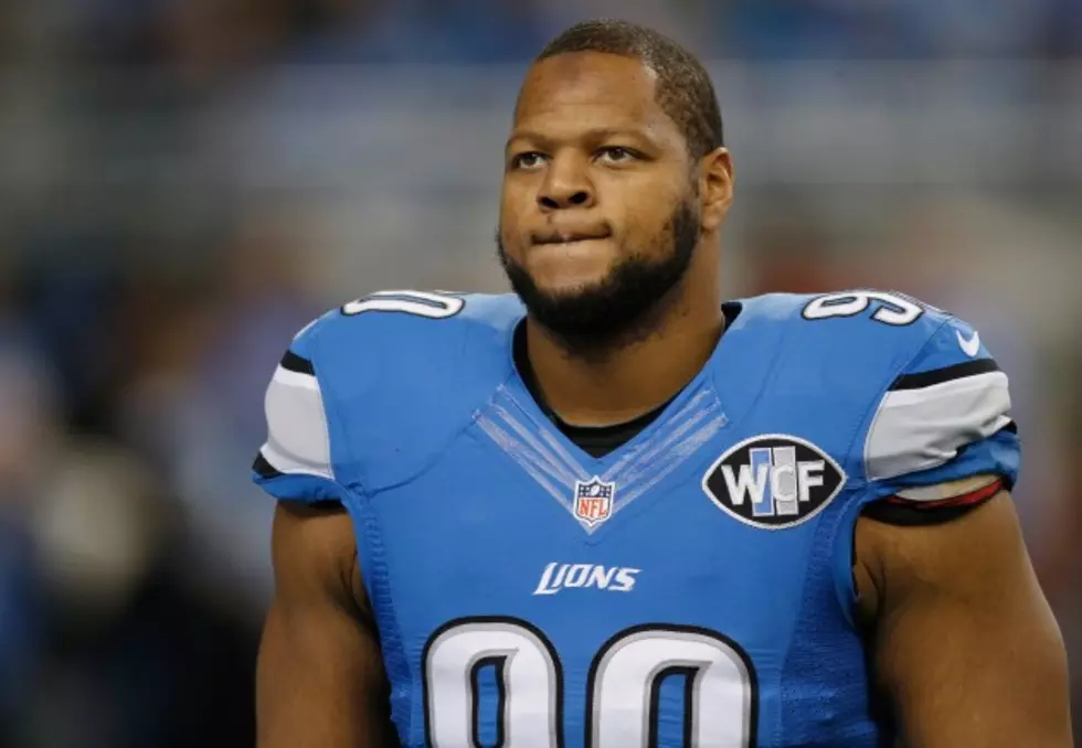Detroit&#8217;s Ndamukong Suh Reportedly Suspended For Lions&#8217; Playoff Opener After Stepping On Green Bay&#8217;s Aaron Rodgers