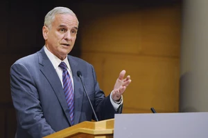 Tests Indicate Governor Dayton&#8217;s Cancer is Curable