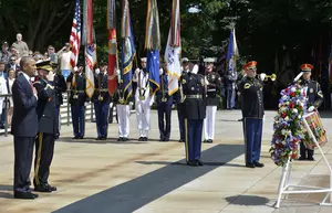 Obama Makes Last Visit to Tomb of the Unknowns