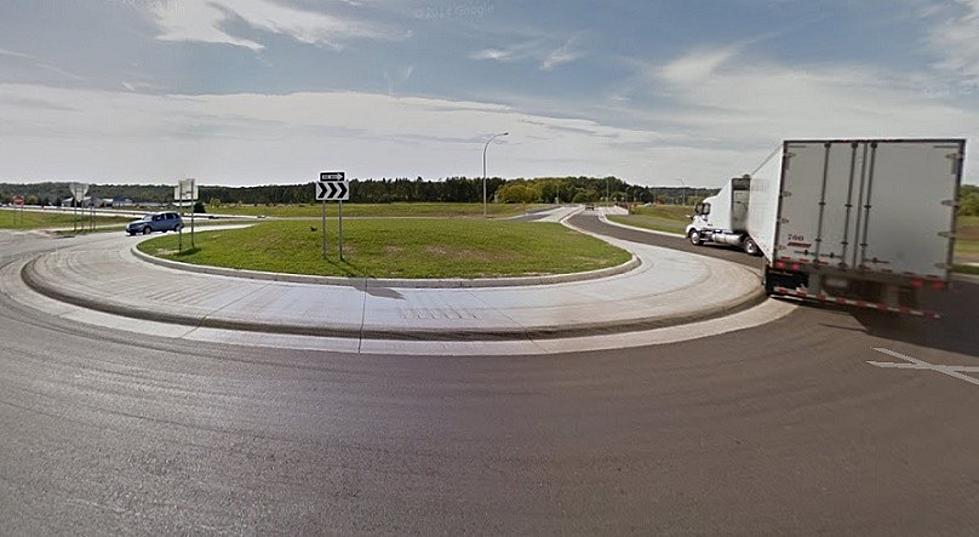 Minnesota RV Shows How Not To Use A Roundabout [watch]