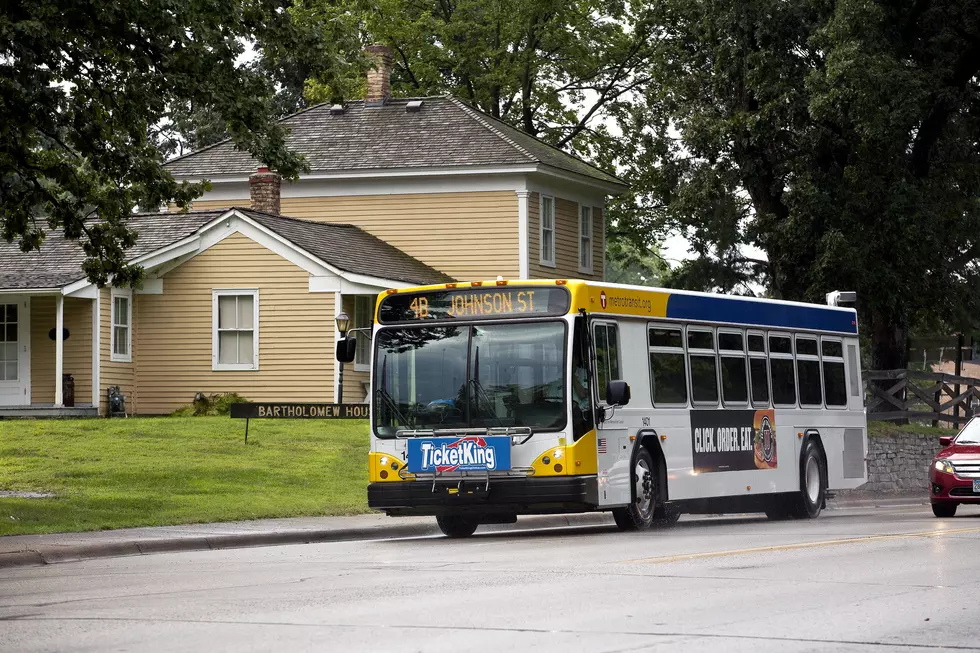Commuters on Minneapolis Bus Help Deliver Baby
