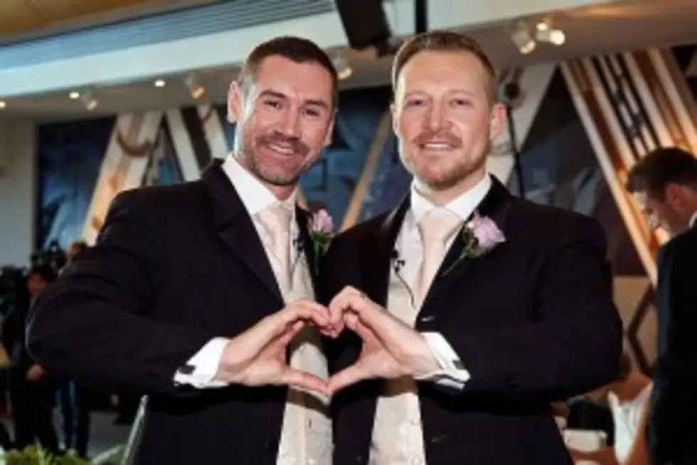 Marketers Slow To Deploy Ads Featuring Gay Couples