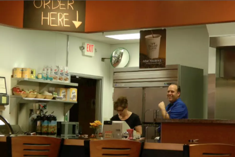 Dolsie’s Lunch Box Grille Serves Up Food in 1940’s Atmosphere [VIDEO]