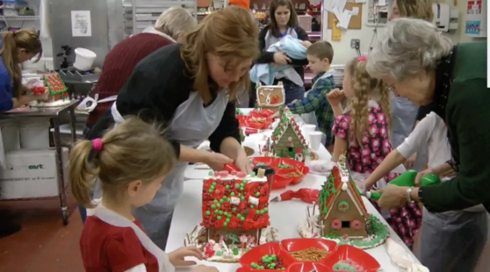 Frozen In Time: A Gingerbread House Tradition [AUDIO,VIDEO]