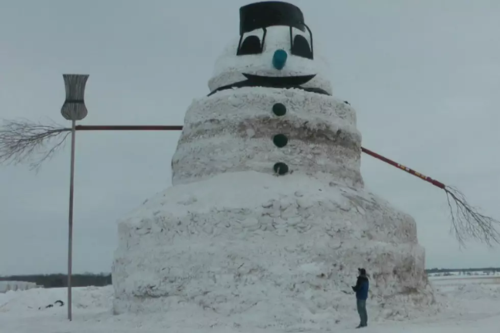 Central Minnesota Farmer Builds Giant 50-Foot-Tall Snowman [VIDEO]