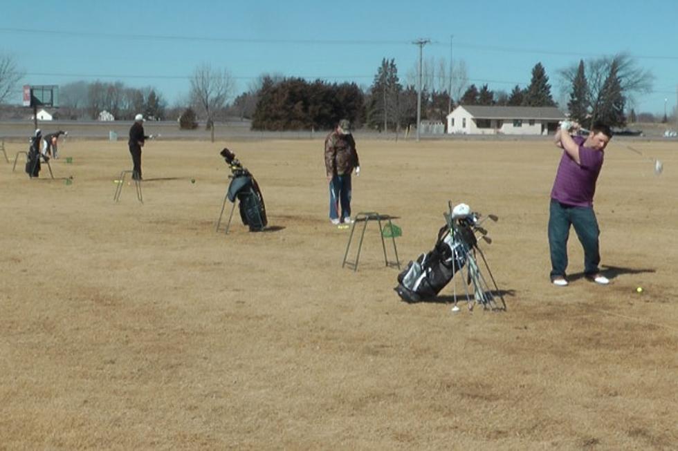 The Warm Weather Brings an Early Start to the Golfing Season [VIDEO]
