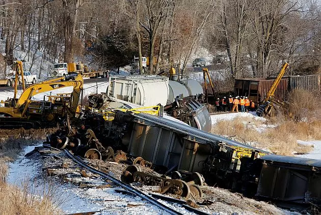Railroad: 850 Gallons Of Soybean Oil Leaked In Derailment