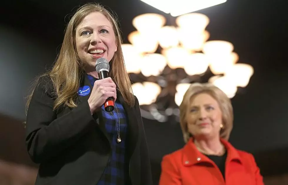 Chelsea Clinton Campaigns For Mother in Minnesota