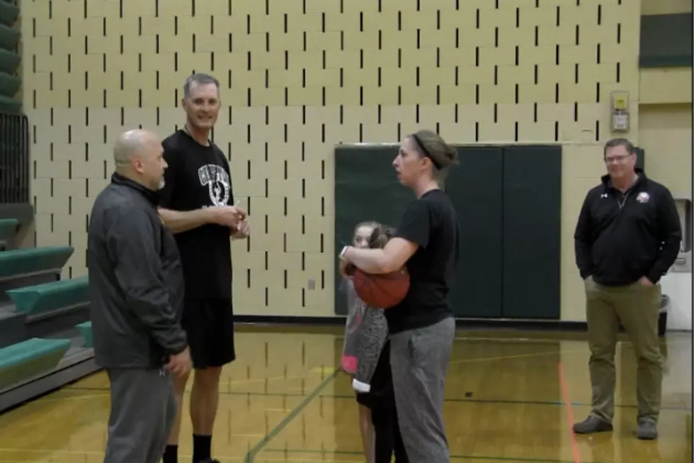 Basketball Legend Comes To Sauk Rapids [VIDEO]