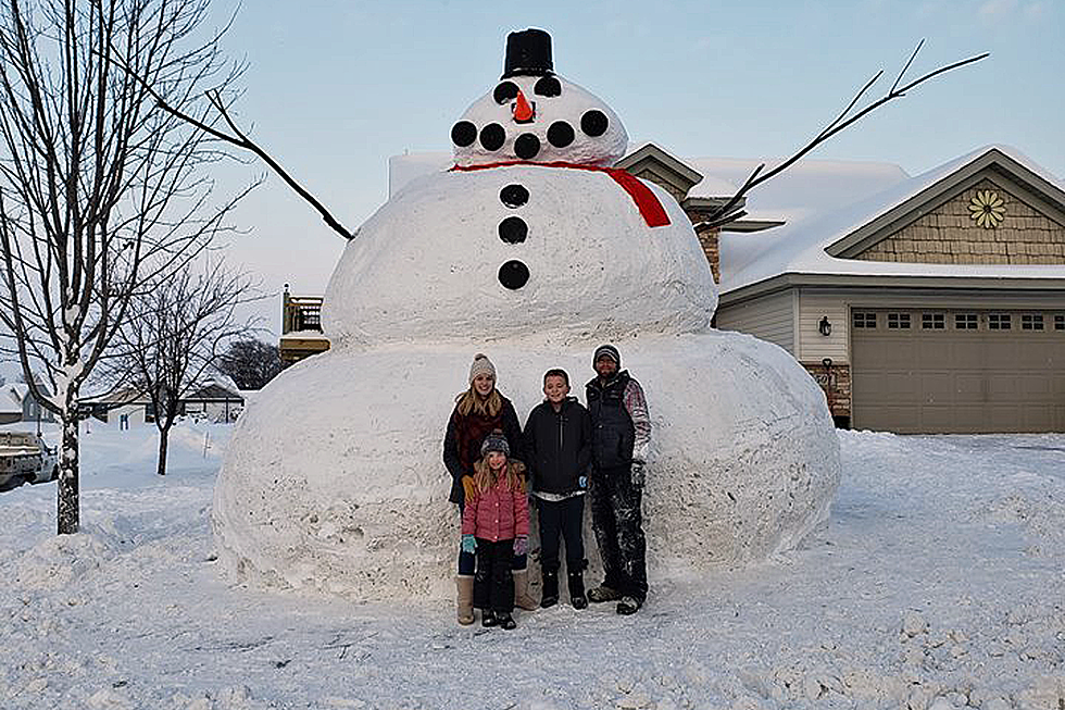 Giant 20-Foot Snowman Built in Buffalo